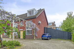 Leni Sarishof 22 ROTTERDAM Leni Sarishof 22 ROTTERDAM